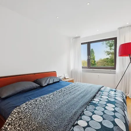 Exquis Kunstvolles Luxusapartment I Designmoebel I Balkon I Homeoffice I Parken I Netflix