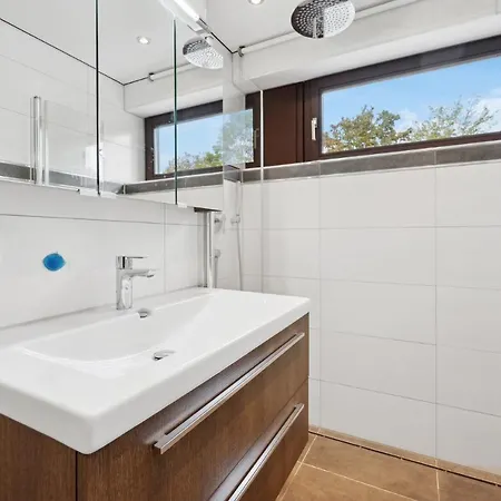Exquis Kunstvolles Luxusapartment I Designmoebel I Balkon I Homeoffice I Parken I Netflix