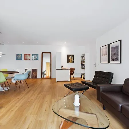 Apartment Exquis Kunstvolles Luxusapartment I Designmoebel I Balkon I Homeoffice I Parken I Netflix *